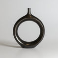 Load image into Gallery viewer, Round Eye Vase Can499
